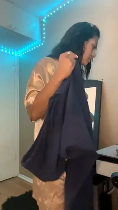 Exclusive Throatgoat video: Aka Throatx gets her natural throat on display for all to see!