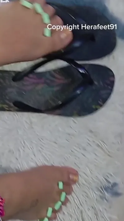Onlyfans Exclusive Video: Aka Herafeet91's Natural Nails & Separators - A Solo Domination Experience