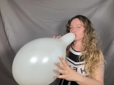 Bee Looner's Exclusive Onlyfans Video: Beelooning with feet and real kinky fetish