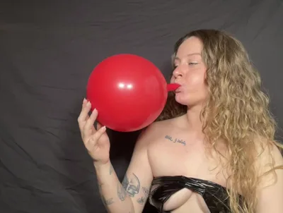 Bee Looner dominates in latex & dominates in HD OnlyFans video