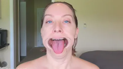 Sex with MILF Stella Freaky: A Cheek Retractor Oralsex with Multiple Vids