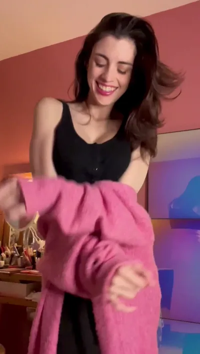 Lux Neon's exclusive video: Onlyfans model gets a task and a dance to get her singleHD horizont