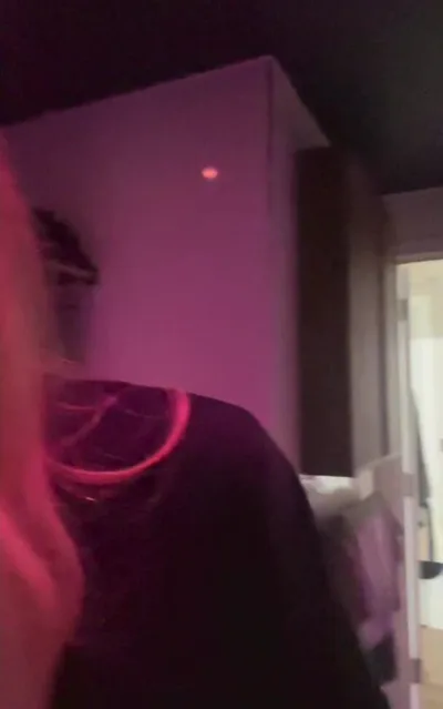 Stepmom Anna Scot shows off her influencer skills with a steamy day at work