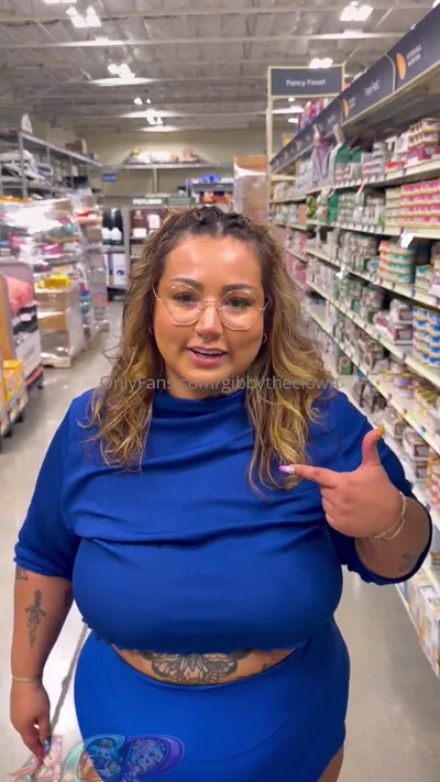 Watch Peachie Garcia dominate and humiliate the Pet Smart Whore Gibbytheclown in Onlyfans Video - The Pet Smart Whore Star