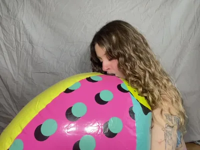 Bee Looner's Onlyfans Exclusive Beach Ball Inflating Video: Part 2