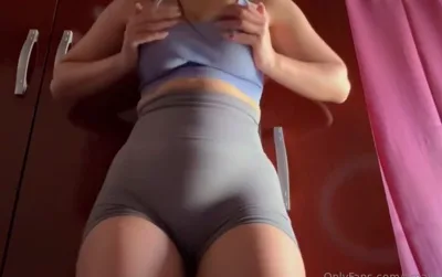 Amaluwu8's exclusive solo video: Leaked mistress fetish in latex feet