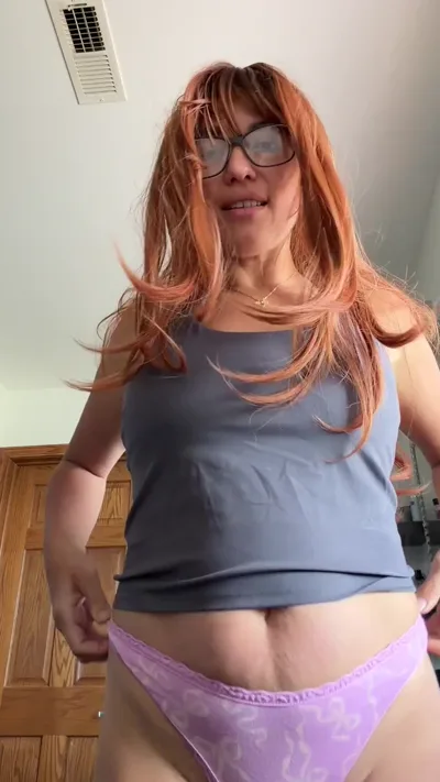 Scarlett Adams gets kinky with her feet and latex in Onlyfans Video Getting Ready For The Day O6