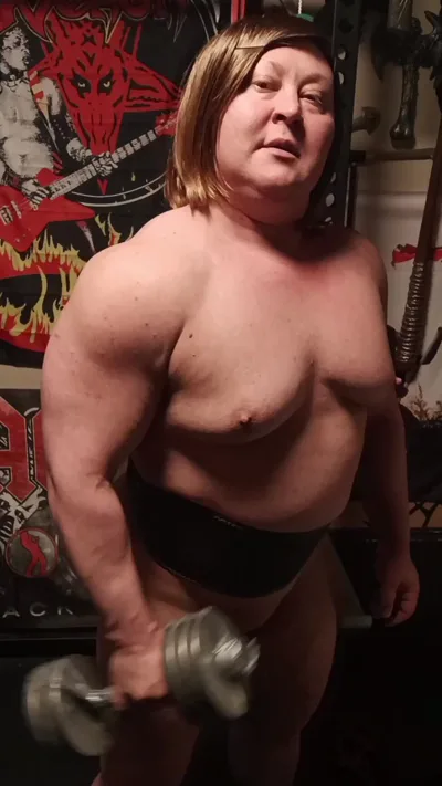 Anna K Powerlifter dominates with naked feet & curls in onlyfans video