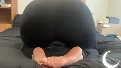 Luna Marble dominates in HD Onlyfans video - Foot fetish domination with Luna Marble
