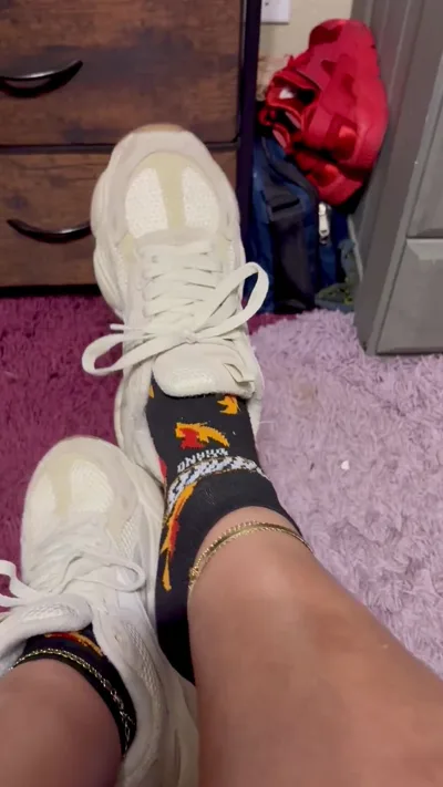 Aka Feetbynieceyy 02 07 2026 - Real amateur mistress gives a kinky footjob in HD