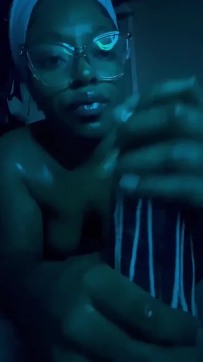 Mommygigi Aka Phatyy0Ni's first time ever on camera: Real homemade video of Aka Phatyy0Ni getting