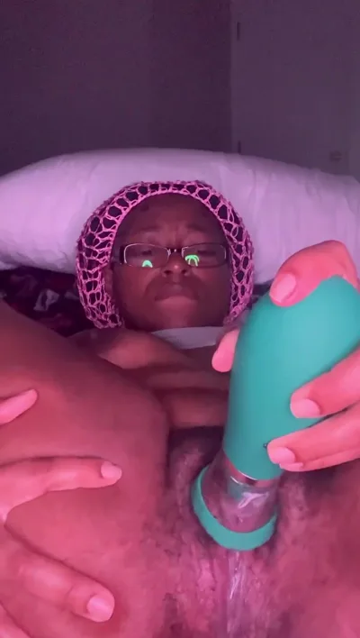 Mommygigi Aka Phatyy0Ni's onlyfans video: Real girl gets cum while sleeping