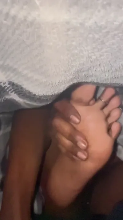 Exclusive Aka Toy198242 domination video: Onlyfans gets her real feet wet in a solo latex session