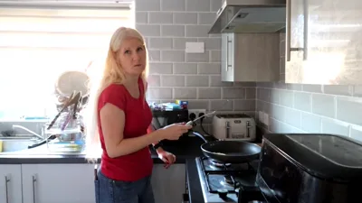 British MILF Clarissa cooks breakfast with her sizzling POV breakfast