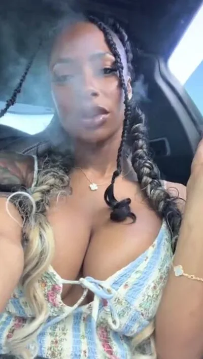 Sarai Minx gets a hot surprise in Onlyfans video: Aka Saraiminxvip 07 03 2026