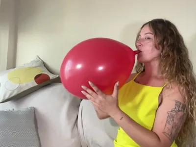 Bee Looner dominates with ballgag and solo play in Onlyfans video - Aka Beelooner