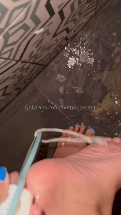 Pretty Feet dominates in hot solo session - Onlyfans Exclusive Video You Can't Miss!