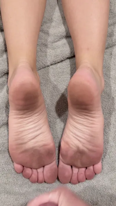 Brooke Jones dominates in hot solo session with Aka Myposedtoes