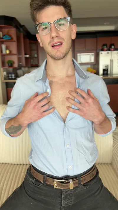 PoppynZach gets dirty talking and jerks off while playing with her nipples