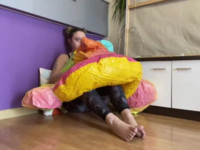 Bee Looner dominates and inflate her own inflatable toy in exclusive solo HD video