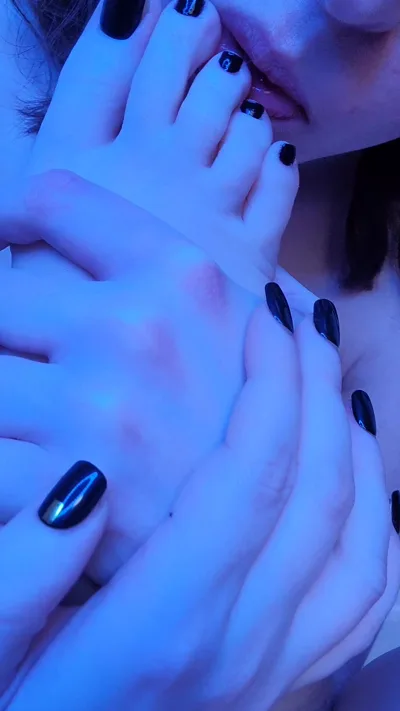Ashley Bardot worships your feet with her own pedicure and long toes