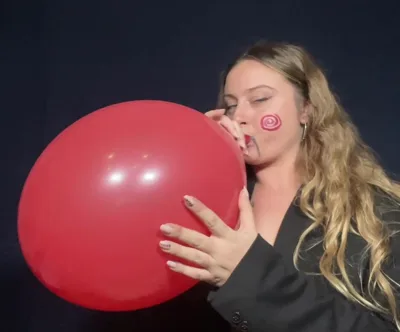 Bee Looner dominates and dominates her submissive in this spooky domination video