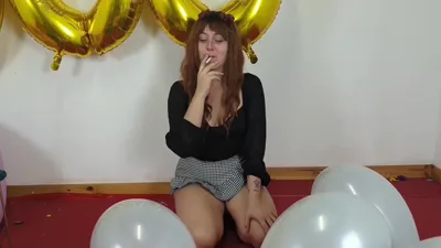 Bee Looner dominates and kisses in exclusive HD video only for fans