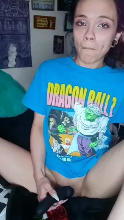 Nerdy girl Savage Siren Dbz has multiple orgasms while playing with her vibrator