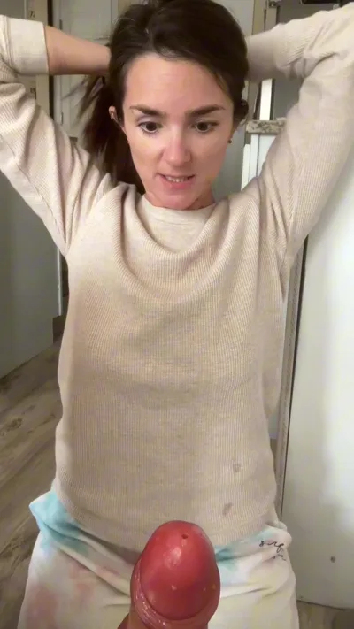 Stepmommy therealemily34 gives a dirty handjob in a fast-paced POV video