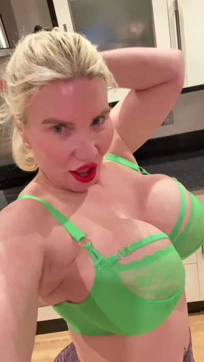 Sophie James is a hot amateur with natural tits and a hot bod who loves getting kinky with her onlyfans video.