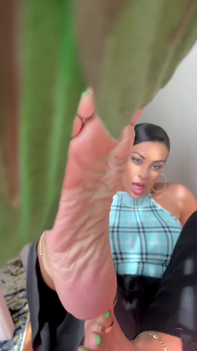 Exclusive footage of the domination of Aka Caribbeansolez, the kinky solo of onlyfans.