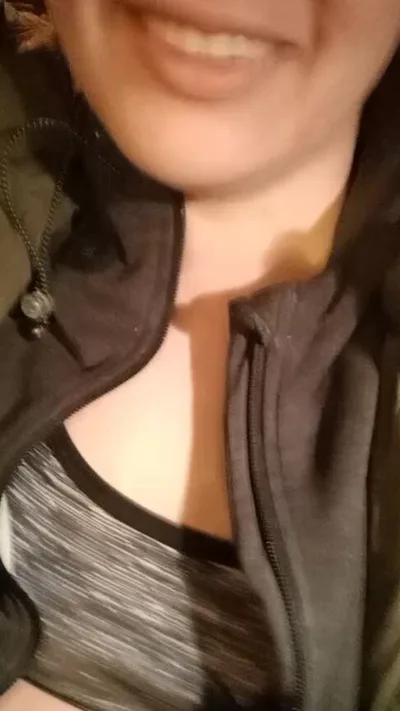Vasilissa Manyvids strips down & flaunts her curves in the car