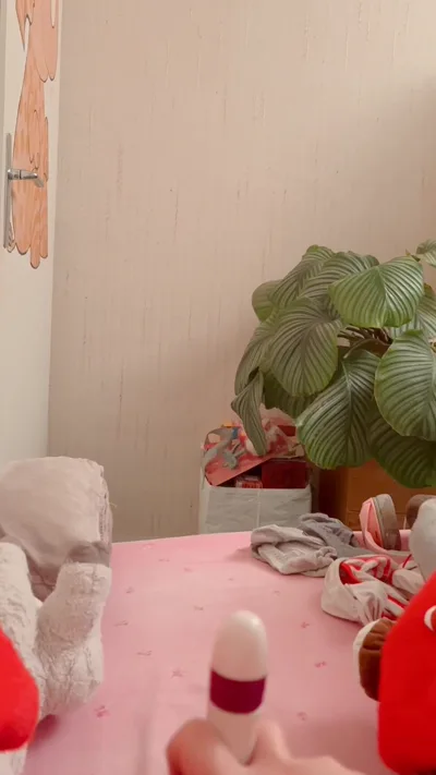 Watch Aka Unicornglitteryblood's Onlyfans video, featuring her hot homemade sex tape, onlyfans.com