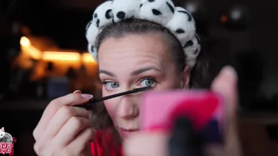 Mayaeyes uses her amazing skills in manyvids & makeup for work