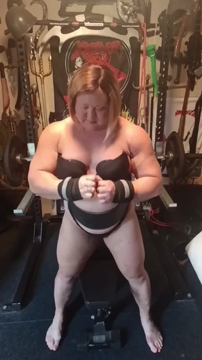 Anna K Powerlifter dominates you with her feet and hottie ass in onlyfans video