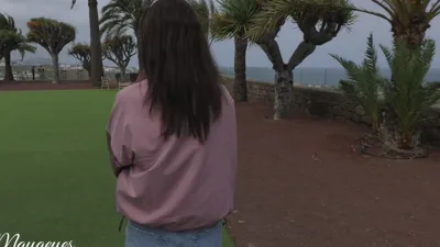 Mayaeyes shares her experiences in outdoor vlogs with Maya banana and friends
