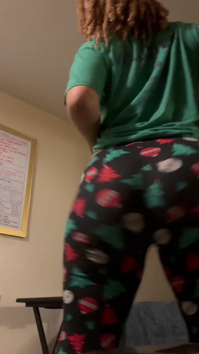 Peaches gets leaked - exclusive homemade video with trending models and onlyfans