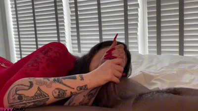 Amyyyoxxo's BTS nail fetish handjob video with a cumshot