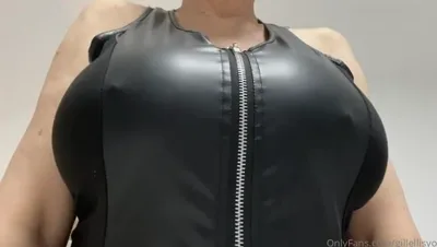 Exclusive Aka Gillellisyoung gets kinky with her feet in latex & onlyfans video