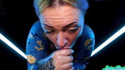 JuicyDropss gives a sloppy handjob and a cumshot in this interracial video