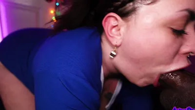 JuicyDropss gets a sloppy BJ from a BBC with a deepthroat twist