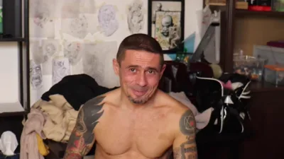 Mature slut E una ragazza con tanti cazzi per la testa - Una riviera per la testa!