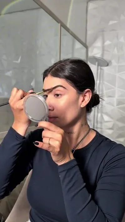 Latina BriannaSalinas shows off her amazing skills in a sizzling tutorial video
