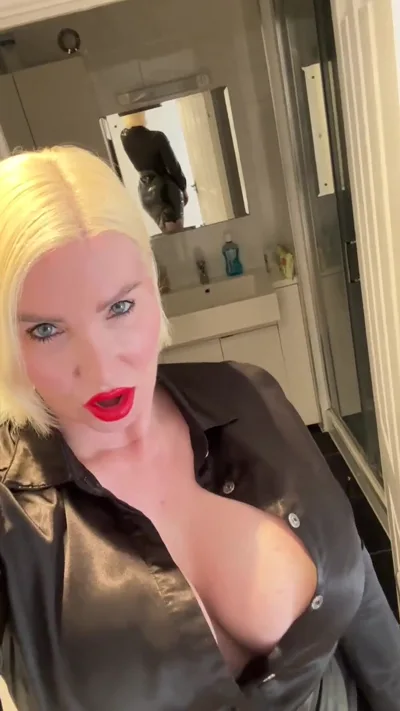 Sophie James is the only one who can show off her amazing body in this exclusive homemade video