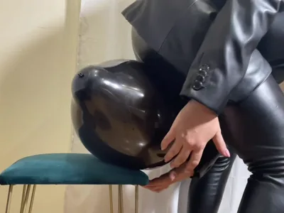 Bee Looner dominates you with her kinky solo skills in HD Onlyfans Video