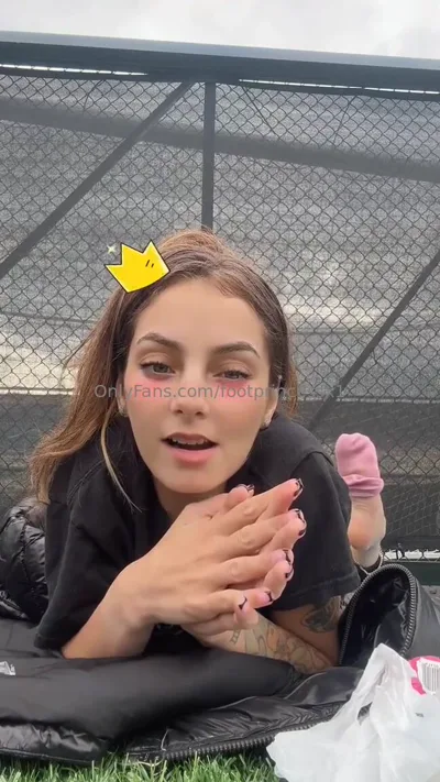 Pretty Feet dominates you in a real femdom live stream with her pretty feet and real moves