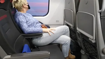 Watch Mature_cunt train her legs to orgasm while getting her pussy drilled hard