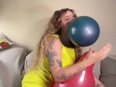 Bee Looner dominates in hot solo action with three balloons in HD Onlyfan video