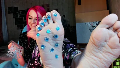 AmilyRose69's rhinestone-studded soles get covered in steamy foot fetish fun