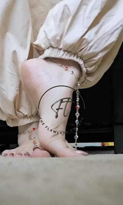 Summer Toes and Goddess Jewelry dominate onlyfans with their feet and real fetish skills in HD video
